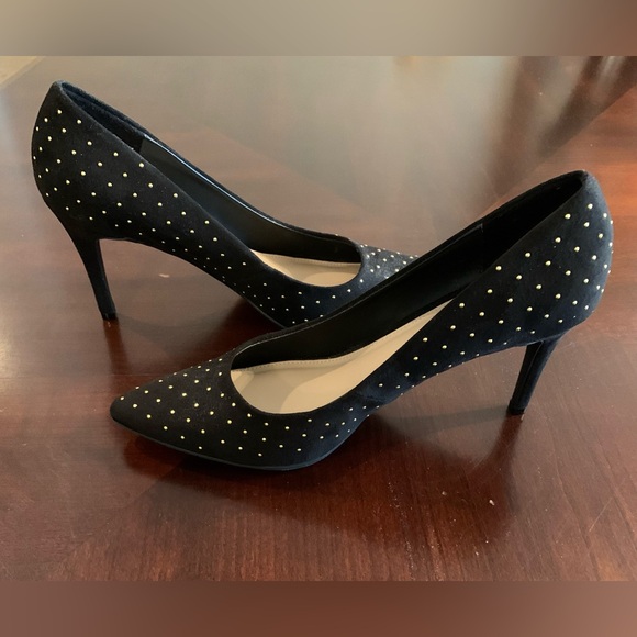 Old Navy Black Faux Suede High Heel Pumps Covered With Tiny Gold Studs Size 7 - Picture 1 of 4